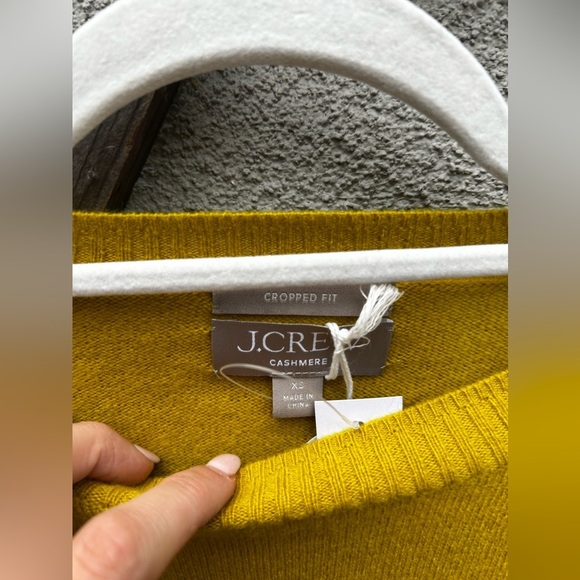 ❌SOLD❌J. Crew Cashmere shrunken crewneck sweater Chartreuse New with Tags! - Picture 4 of 6